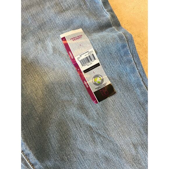 No Boundaries Jeans - Picture 2 of 5